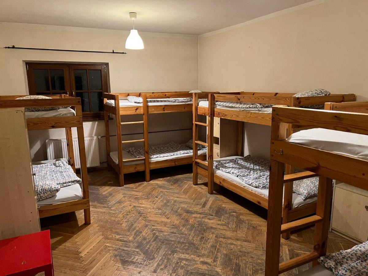 Apartment 50 People Bis *
